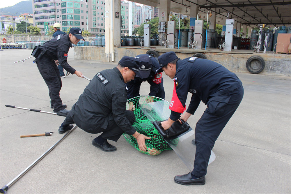 4、特警制服歹徒.JPG